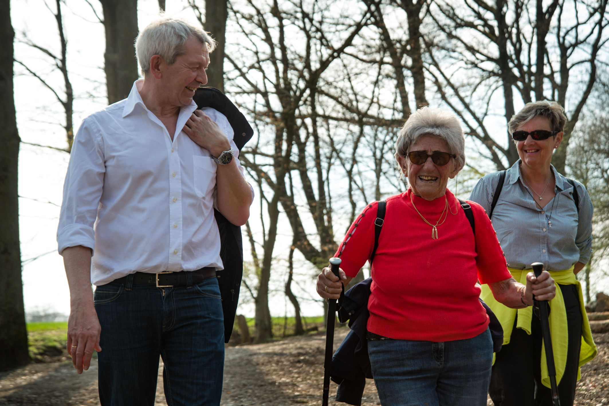 Der Bamberger Landrat Johann Kalb bei der Wanderungen von Bischberg nach Bamberg auf dem Sieben-Flüsse-Wandweg. Foto: Thomas Ochs