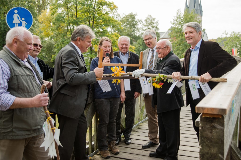 Eröffnung des Sieben-Flüsse-Wanderwegs am Mühlensteg in Baunach. Foto: Thomas Ochs.