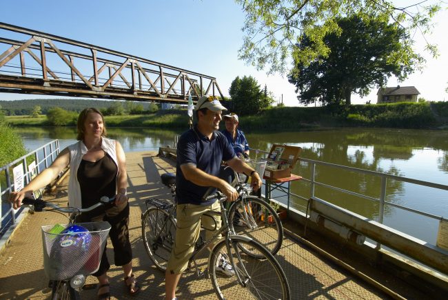 Auf der Pettstadter Fähre. Foto: Andreas Hub Auf der Pettstadter Fähre. Foto: Andreas Hub