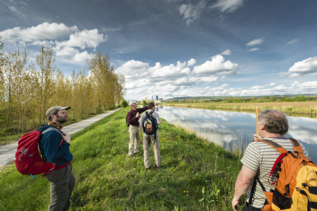 Wanderer am Werkkanal bei Altendorf. Foto: Andreas Hub Wanderer am Werkkanal bei Altendorf. Foto: Andreas Hub