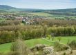 Blick vom Senftenberg auf Gunzendorf in das Deichselbachtal am Rande der Fränkischen Schweiz. Foto: Thomas Ochs
